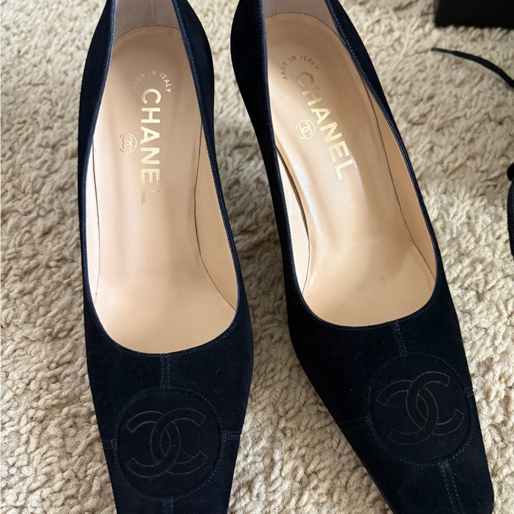 CHANEL Black Heels Classic Elegance